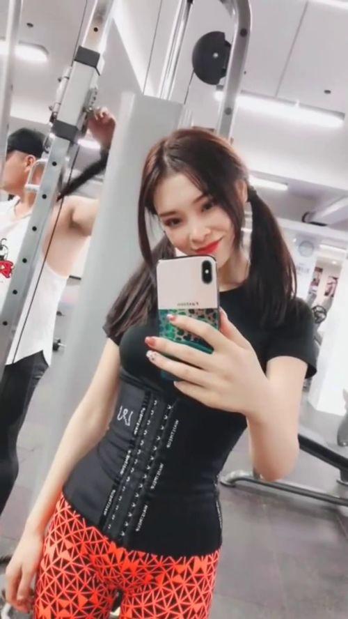 健身女友在线视频播放,跟随她的步伐，打造完美身材